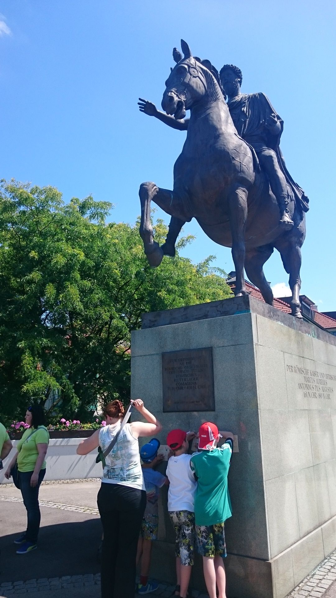 Tulu Tour beim Reiterdenkmal Tulln