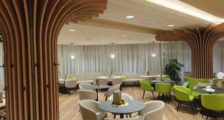 Cafe Martini, &copy; Cafe Martini