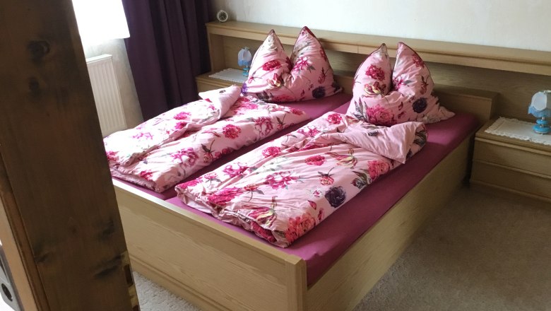 Schlafzimmer, &copy; Amstetter's Ferienwohnung