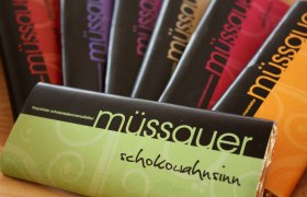 Verschiedene Schokoladentafeln der Marke M&uuml;ssauer in bunten Verpackungen.