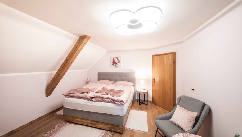 Zimmerbeispiel im DG Lieblingsplatzl, &copy; Nimo Zimmerhackl