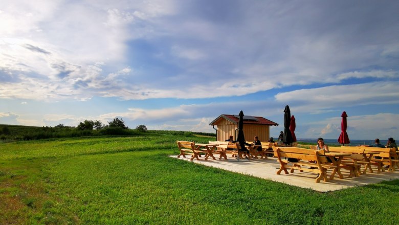 Ausrasten und genie&szlig;en beim Urlauberkreuz, &copy; Weinstra&szlig;e Weinviertel