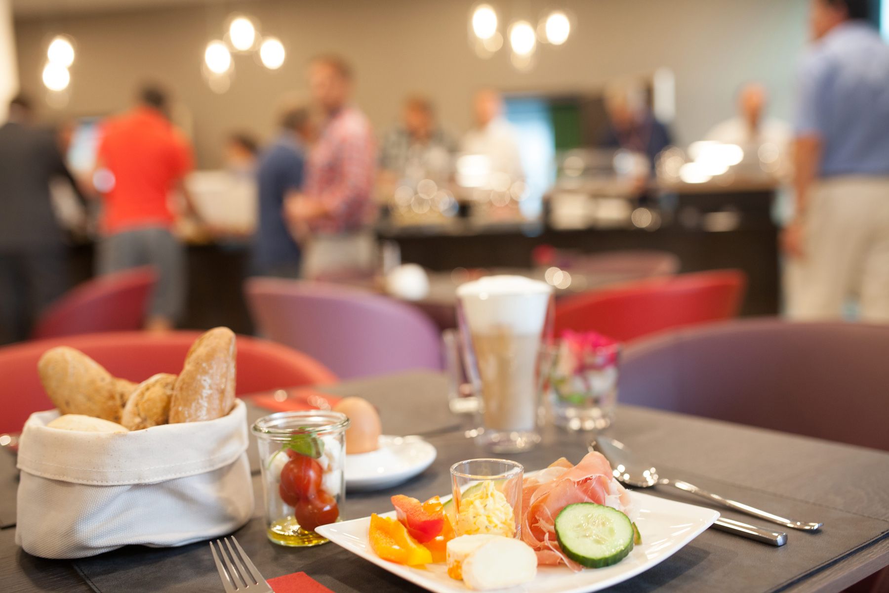 Gedeckter Frühstückstisch für 2 Personen