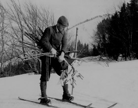 Matthias Zdarsky beim Ausstecken der Rennpiste, © Zdarsky Skimuseum Lilienfeld