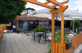 Außenansicht mit Gastgarten, © Turmstüberl by Patrick Zach