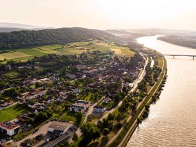 Luftbild von Klein-Pöchlarn, © Donau NÖ Tourismus/Robert Herbst