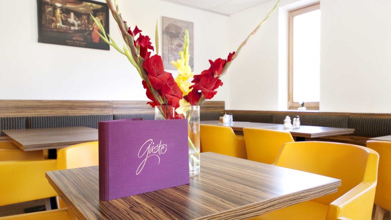 Zusammensitzen, &copy; Brandtner