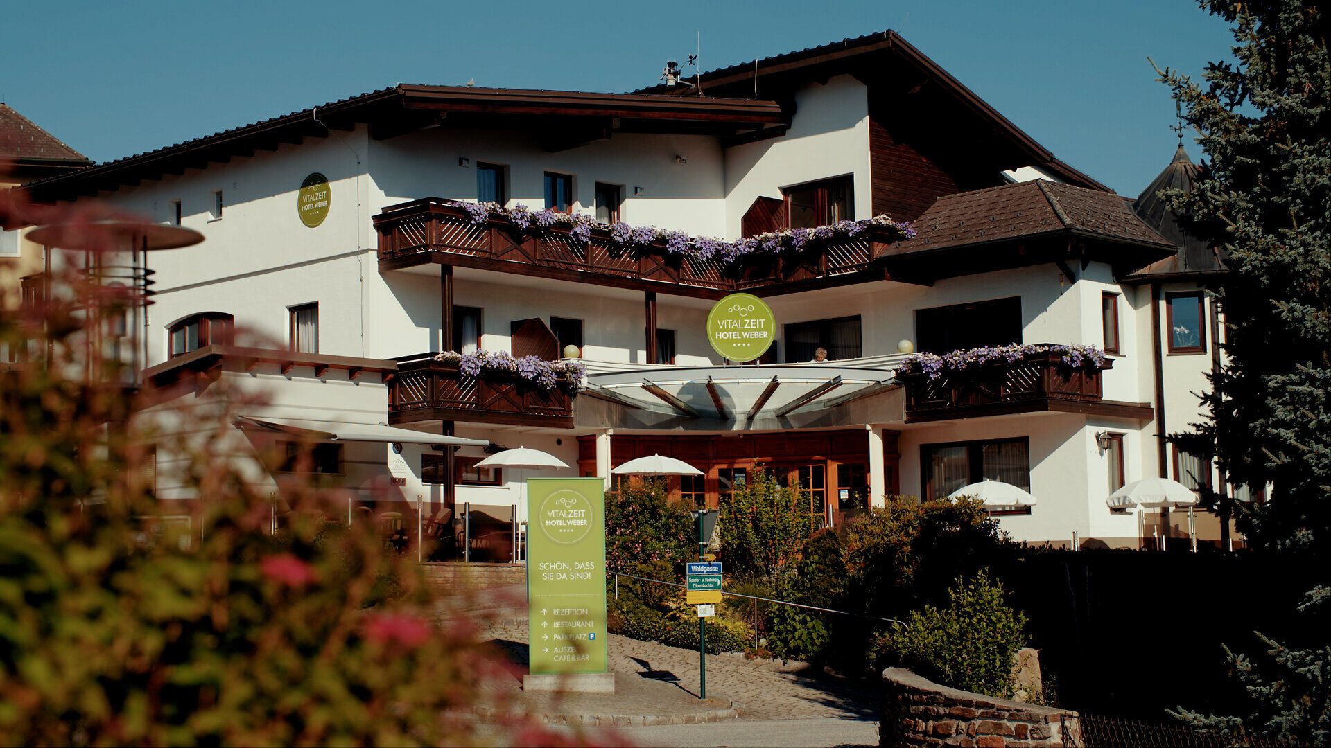 Außenaufnahme des Vitalzeit Hotel Weber in Bad Schönau.