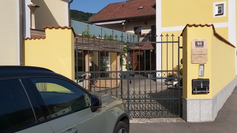 Hauseinfahrt, © Familie Hofbauer