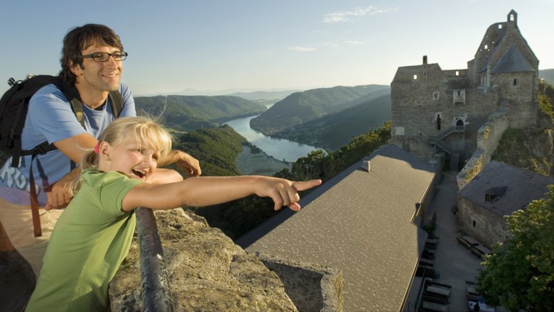 Mit den Kids den Blick über die Donau genießen, © Niederösterreich-Werbung/Rita Newman