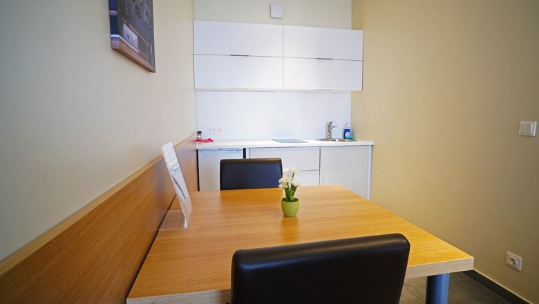 K&uuml;che mit Essbereich, &copy; Nava Motel