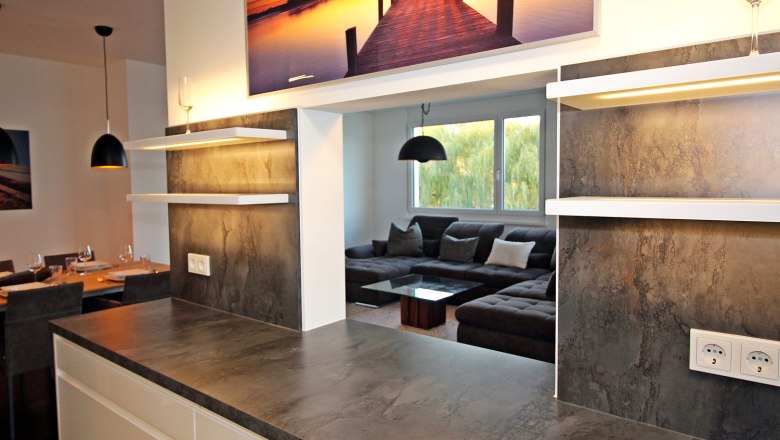 Küche mit Durchreiche Richtung Esszimmer