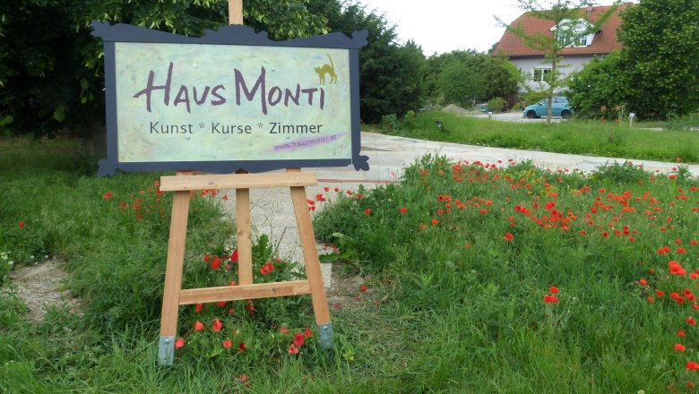 Haus Monti, &copy; Nicole Montaperti