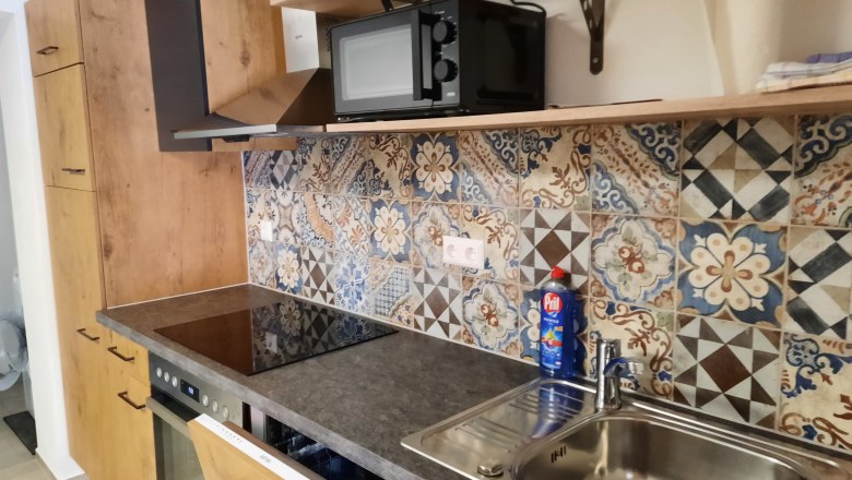 K&uuml;chenzeile mit Elektroger&auml;ten