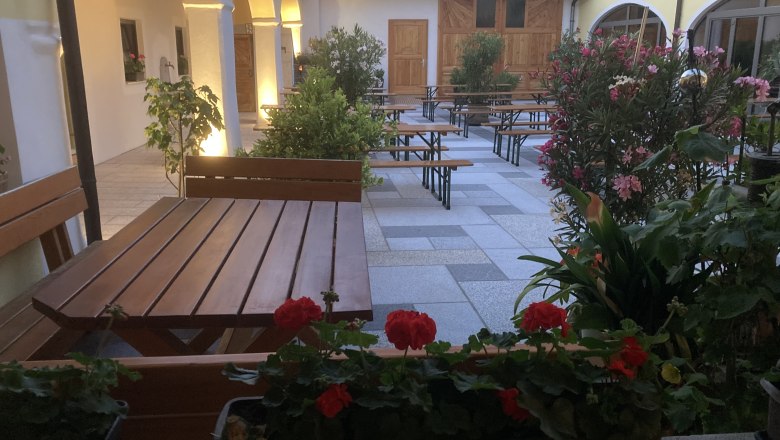 Heurigen Eckl Innenhof, &copy; Heurigen Eckl