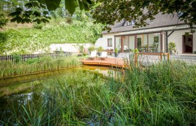 Schwimmbiotop und Garten, © Familie Hofbauer