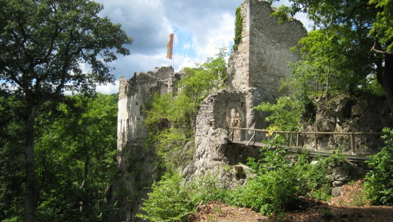 Ruine Johannstein im Naturpark Sparbach, &copy; Naturpark Sparbach
