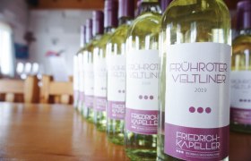 TD-Weinbau-Kapeller-Flaschen, © Friedrich Kapeller