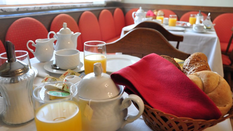 Fr&uuml;hst&uuml;ck im G&auml;stehaus Hofer, &copy; Hannes Hofer