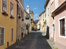 Zunftzeichen und B&uuml;rgerh&auml;user, &copy; Donau N&Ouml;_Beyondarts