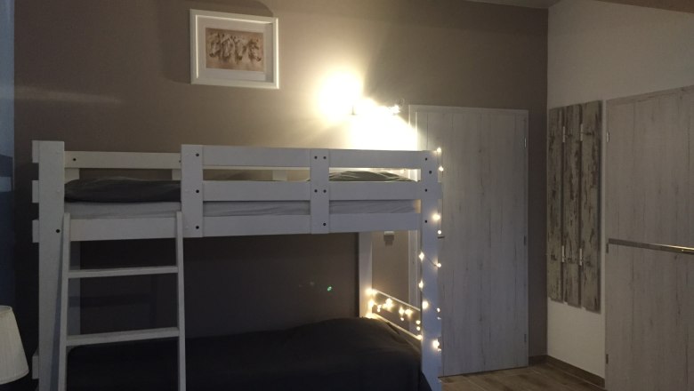 Hippo Campus, Zimmer, Stockbett