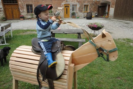 Aufsitzen bitte!, &copy; zVg. Mayr-Eichberg