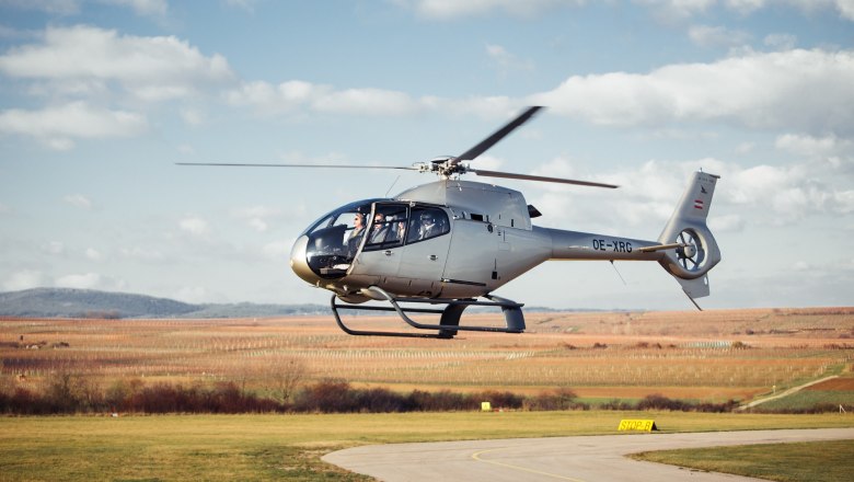Helikopter in der Landephase, © Studio Ideenladen