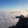 Skywalk Hohe Wand &uuml;ber einer Wolkendecke mit Blick auf das Johannesbachklamm Chalet.