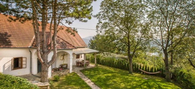 Gartenansicht S&uuml;d/West-Seite, &copy; Familie Steinkellner