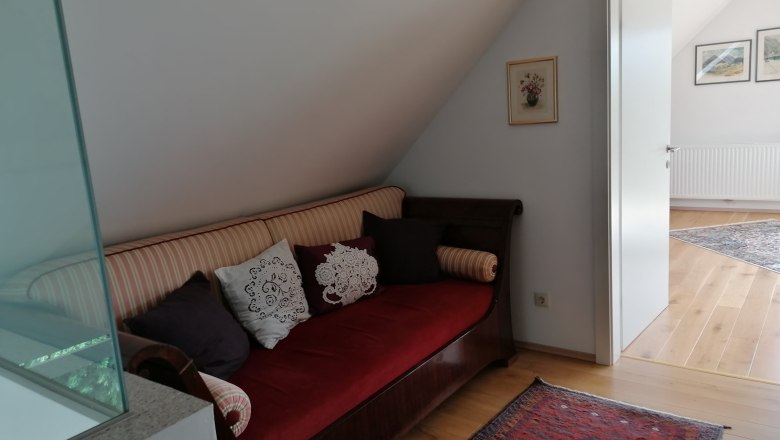 Sofa am Weg zum "Gartenzimmer", © Wiener Alpen