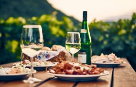 Weingenuss beim Heurigen, &copy; Andreas Hofer