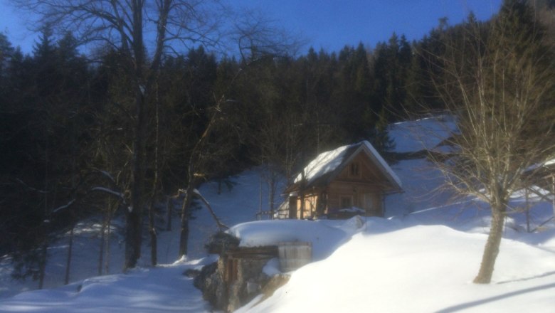 Holzknechth&uuml;tte in winterlicher Landschaft, &copy; Johannes Hoyos