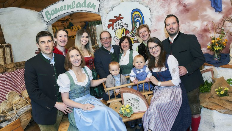 Familie in der K&auml;seh&uuml;tte Stix, &copy; K&auml;seh&uuml;tte Stix