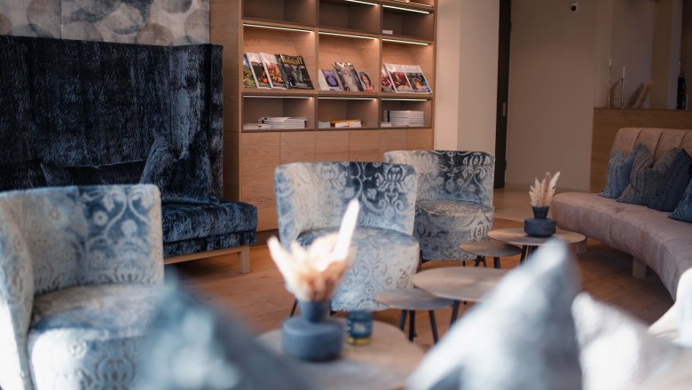 Sitzgelegenheit in der Hotellobby Hotel Schachner, &copy; Hotel Schachner_MIKU Media