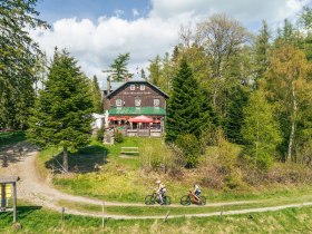 Mountainbiker bei der Speckbacherhütte, © Wiener Alpen in Niederösterreich