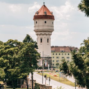 Wasserturm von Wiener Neustadt im Grünen