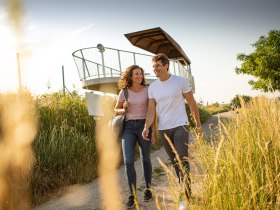 Paar an der Aussichtsplattform am Wagram, &copy; Donau Nieder&ouml;sterreich - Kamptal-Wagram-Tullner Donauraum