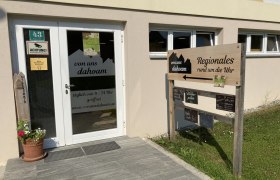 Eingang Regionalladen "Von uns Dahoam", &copy; Julia Rabl