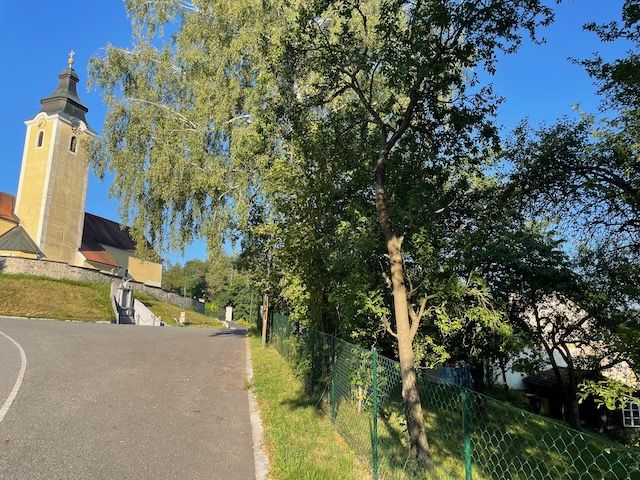 Blick von der Strasse auf Messern 43