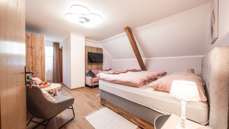 Zimmerbeispiel Restaurant DG Lieblingsplatzl, &copy; Nimo Zimmerhackl