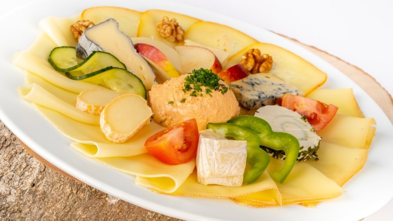 Speisenbeispiel beim Heurigen Höllmüller in Joching, © Familie Höllmüller