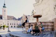 Man trifft sich am Rathausplatz in der der Kulturstadt St. Pölten., © Rupert Pessl