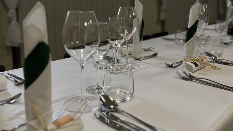 Stixer Hof, Stixneusiedl, gedeckter Tisch