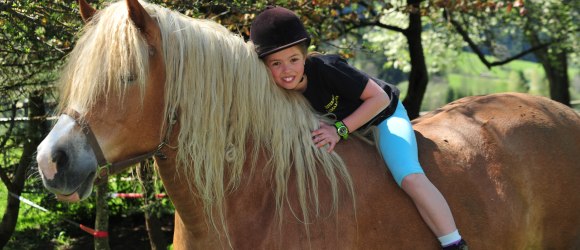 Ponyreiten in den Sommerferien, &copy; Pension Kobichl