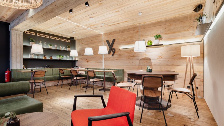 Ybsilon 9 Das Kaffeehaus, &copy; Stoebich Siegfried