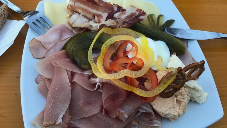 Heurigenplatte, Weinbau und Buschenschank Hauer, H&ouml;flein, &copy; Donau Nieder&ouml;sterreich