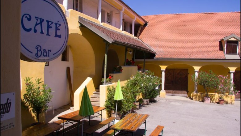 Grillhendl Heuriger, &copy; Familie List