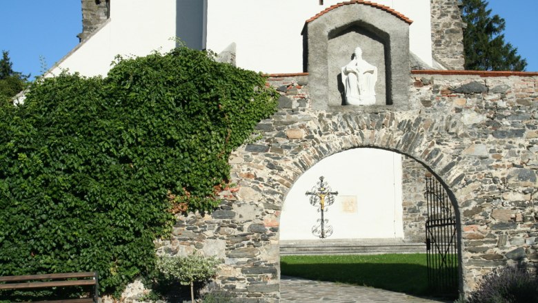 Kirchemauer, &copy; Elisa Besenbeck