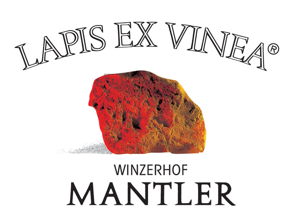 Logo des Winzerhofs Mantler mit einem roten Stein und dem Schriftzug 'Lapis Ex Vinea'.