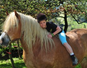 Ponyreiten in den Sommerferien, &copy; Pension Kobichl